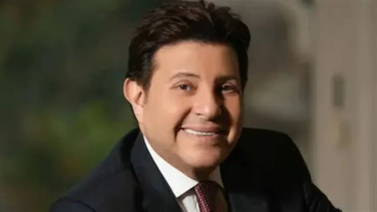 تطورات الحالة.. تفاصيل مكالمة وزيرة الثقافة للاطمئنان على هاني شاكر في باريس